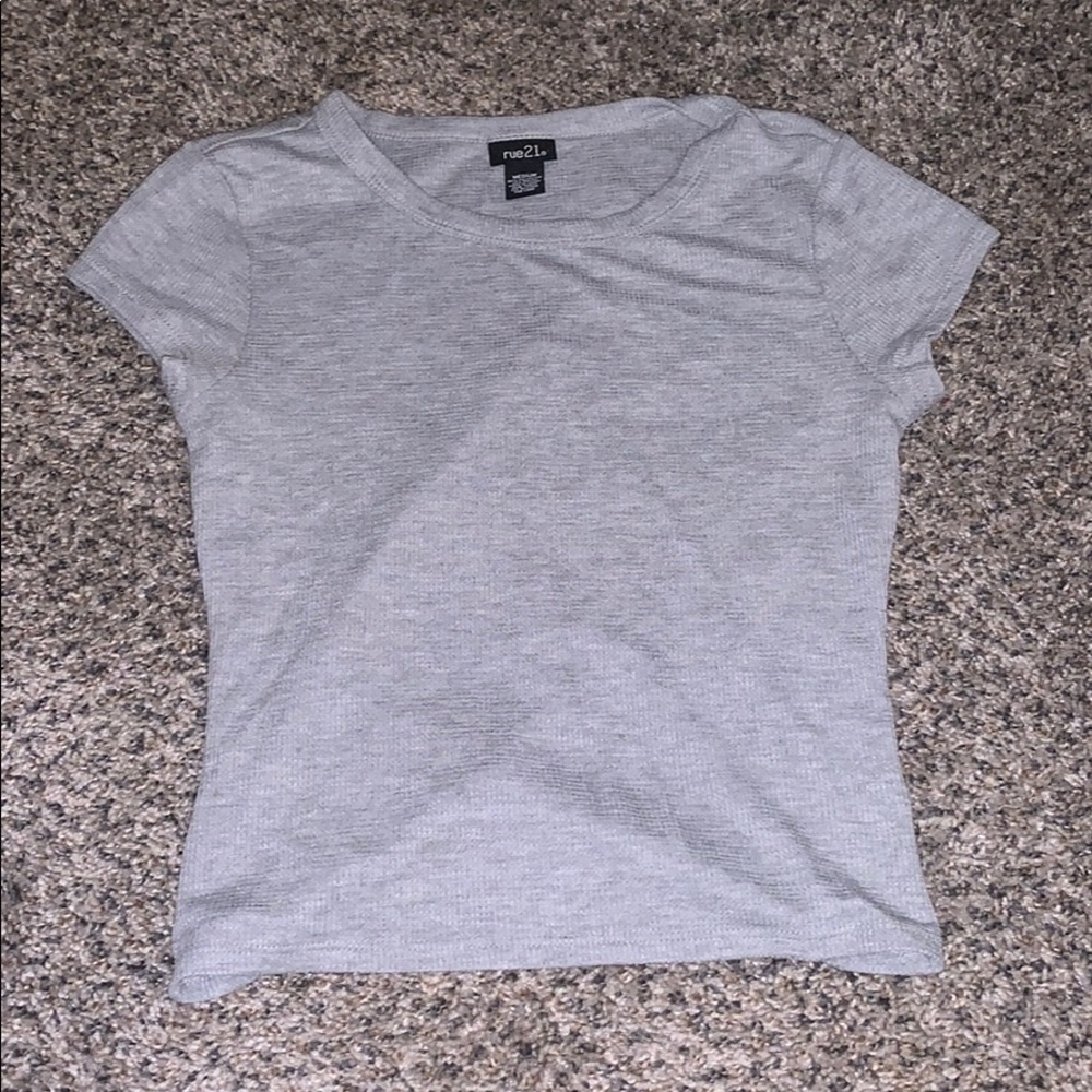 Grey cropped tee